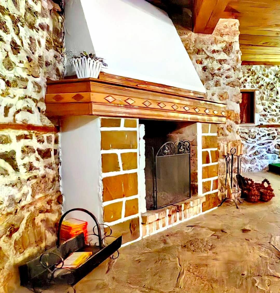 Complex Arbanashki Style-Panoramic View With Summer And Winter Terrace, Jacuzzi, Sauna, Children'S And Adult Area With Cinema Summer アルバナシ エクステリア 写真